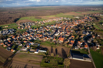 Salmbach dans le département Bas Rhin, France du point de vue du drone