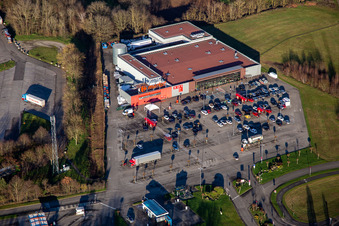 Vue aérienne de Supermarché Carrefour à Scheibenhard dans le département Bas Rhin, France