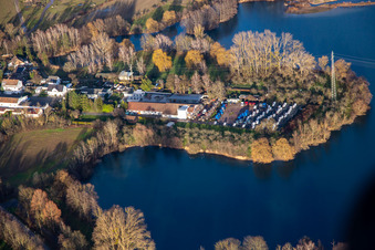 Vue aérienne de Entrepôt de camions Daimler à Wörth am Rhein dans le département Rhénanie-Palatinat, Allemagne