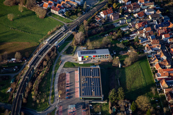 Vue aérienne de Lidl et Kita Louise-Scheppler à Wörth am Rhein dans le département Rhénanie-Palatinat, Allemagne