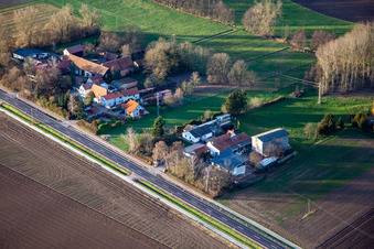 Vue aérienne de Cours à le quartier Minderslachen in Kandel dans le département Rhénanie-Palatinat, Allemagne