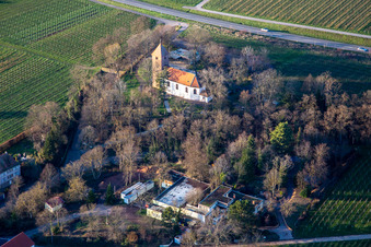 Vue aérienne de Église protestante Wollmesheim à le quartier Wollmesheim in Landau in der Pfalz dans le département Rhénanie-Palatinat, Allemagne