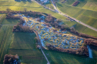 Vue aérienne de Réserve naturelle de Kleine Kalmit à le quartier Arzheim in Landau in der Pfalz dans le département Rhénanie-Palatinat, Allemagne