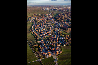 Vue aérienne de Vue de la ville depuis l'ouest à le quartier Godramstein in Landau in der Pfalz dans le département Rhénanie-Palatinat, Allemagne