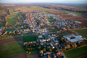 Vue aérienne de De l'est à Gommersheim dans le département Rhénanie-Palatinat, Allemagne