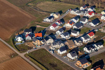 Vue aérienne de Veilchenweg dans la nouvelle zone de développement K2 en hiver à Kandel dans le département Rhénanie-Palatinat, Allemagne