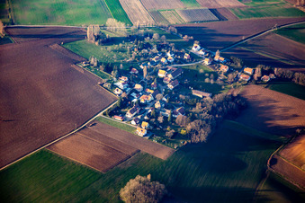 Vue aérienne de Geisberg à le quartier Altenstadt in Wissembourg dans le département Bas Rhin, France