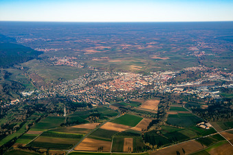 Vue aérienne de Du sud-ouest à Wissembourg dans le département Bas Rhin, France
