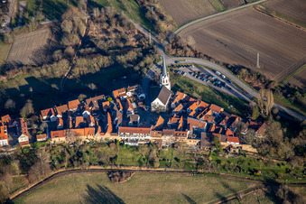 Vue aérienne de Parking de St. Dionysius et Hinterstädel à Jockgrim dans le département Rhénanie-Palatinat, Allemagne