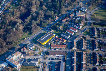 Vue aérienne de Station de lavage de voitures sur Willy-Brandt-Allee à le quartier Neureut in Karlsruhe dans le département Bade-Wurtemberg, Allemagne