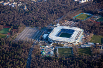 Vue aérienne de BBBank Wildpark, le nouveau stade du KSC presque terminé à le quartier Innenstadt-Ost in Karlsruhe dans le département Bade-Wurtemberg, Allemagne