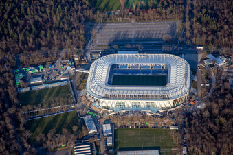 Vue aérienne de BBBank Wildpark, le nouveau stade du KSC presque terminé à le quartier Innenstadt-Ost in Karlsruhe dans le département Bade-Wurtemberg, Allemagne