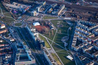 Vue aérienne de Jardin des religions au parc de la ville à le quartier Südstadt in Karlsruhe dans le département Bade-Wurtemberg, Allemagne