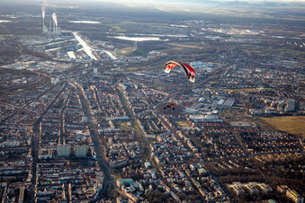 Vue aérienne de De Kaiserallee à W à le quartier Weststadt in Karlsruhe dans le département Bade-Wurtemberg, Allemagne