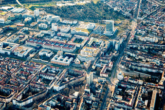Vue aérienne de ZKM, Brauerstr à le quartier Südweststadt in Karlsruhe dans le département Bade-Wurtemberg, Allemagne