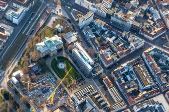Vue aérienne de Cour fédérale de justice au Palais grand-ducal héréditaire à le quartier Innenstadt-West in Karlsruhe dans le département Bade-Wurtemberg, Allemagne