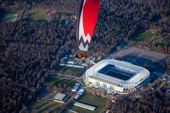 BBBank Wildpark, le nouveau stade du KSC presque terminé à le quartier Innenstadt-Ost in Karlsruhe dans le département Bade-Wurtemberg, Allemagne d'en haut
