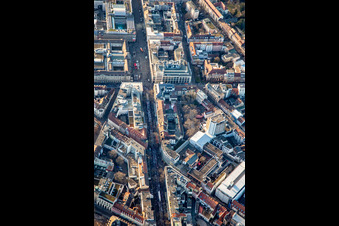 Vue aérienne de Kaiserallee x Herrenstr à le quartier Innenstadt-West in Karlsruhe dans le département Bade-Wurtemberg, Allemagne