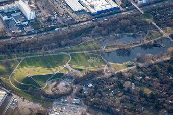 Vue aérienne de Installation Günther Klotz avec le Mont Klotz à le quartier Südweststadt in Karlsruhe dans le département Bade-Wurtemberg, Allemagne