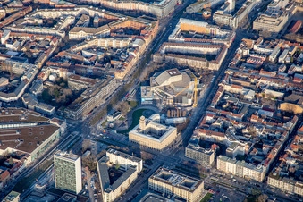 Vue aérienne de Reconstruction du Badisches Staatstheater sur la Baumeisterstr à le quartier Südstadt in Karlsruhe dans le département Bade-Wurtemberg, Allemagne