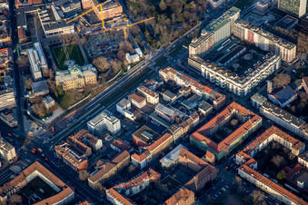 Vue aérienne de Palais grand-ducal héréditaire sur Kriegsstraße Amalienstr à le quartier Innenstadt-West in Karlsruhe dans le département Bade-Wurtemberg, Allemagne