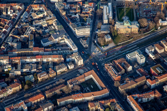 Vue aérienne de Kriegsstraße x Karlstr à le quartier Innenstadt-West in Karlsruhe dans le département Bade-Wurtemberg, Allemagne
