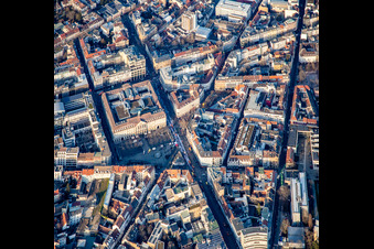 Vue aérienne de Stephanplatz à la Postgalerie à le quartier Innenstadt-West in Karlsruhe dans le département Bade-Wurtemberg, Allemagne