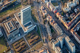 Vue aérienne de Assurance retraite allemande à Gartenstr à le quartier Südweststadt in Karlsruhe dans le département Bade-Wurtemberg, Allemagne