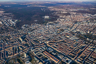 Vue aérienne de La Waldstraße comme porte-parole de la Schlossplatz à le quartier Innenstadt-West in Karlsruhe dans le département Bade-Wurtemberg, Allemagne
