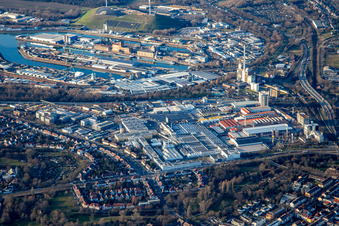 Vue aérienne de Usines de pneus Michelin du sud-est à le quartier Grünwinkel in Karlsruhe dans le département Bade-Wurtemberg, Allemagne