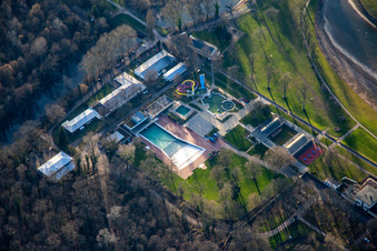 Vue aérienne de Rheinstrandbad Rappenwört en hibernation à le quartier Daxlanden in Karlsruhe dans le département Bade-Wurtemberg, Allemagne