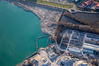 Vue aérienne de Locaux de l'usine 3A Beton GmbH au Baggersee à Hagenbach dans le département Rhénanie-Palatinat, Allemagne