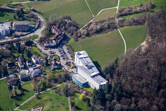 Vue aérienne de Jardin d'herbes aromatiques, parc thermal Bad Bergzabern en dessous de la clinique Edith Stein de neurologie à Bad Bergzabern dans le département Rhénanie-Palatinat, Allemagne