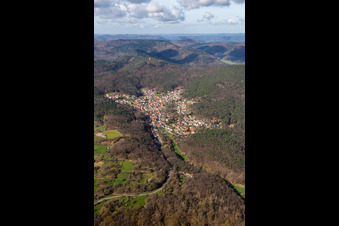 Vue aérienne de La Belle au bois dormant du Palatinat à Dörrenbach dans le département Rhénanie-Palatinat, Allemagne