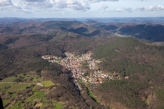 Vue aérienne de La Belle au bois dormant du Palatinat à Dörrenbach dans le département Rhénanie-Palatinat, Allemagne
