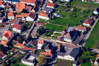 Château Oberotterbach à Oberotterbach dans le département Rhénanie-Palatinat, Allemagne vue d'en haut