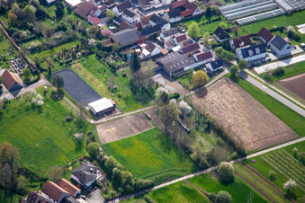 Photographie aérienne de Centre équestre au cimetière à Winden dans le département Rhénanie-Palatinat, Allemagne