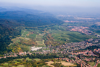 Vue oblique de De Sonnenberg à Schweigen à Wissembourg dans le département Bas Rhin, France
