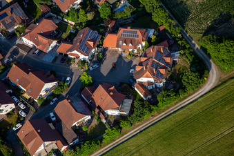 Vue aérienne de Sur la haute rive à Kuhardt dans le département Rhénanie-Palatinat, Allemagne