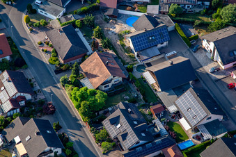 Vue aérienne de Hellmann VHW-Elektrotechnik à Kuhardt dans le département Rhénanie-Palatinat, Allemagne