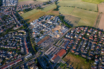Vue aérienne de Chantier de construction Am Wall vu de l'ouest à le quartier Linkenheim in Linkenheim-Hochstetten dans le département Bade-Wurtemberg, Allemagne