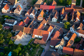 Photographie aérienne de Gnägyhof sur la rue principale à Winden dans le département Rhénanie-Palatinat, Allemagne