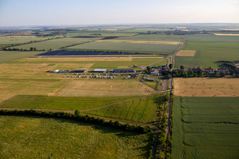 Vue aérienne de Aéroport Ballenstedt à le quartier Asmusstedt in Ballenstedt dans le département Saxe-Anhalt, Allemagne