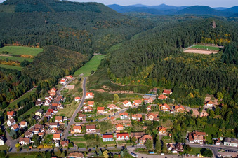 Vue aérienne de Rechtenbacher Straße à Bundenthal dans le département Rhénanie-Palatinat, Allemagne