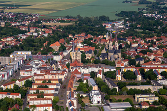 Vue aérienne de Cathédrale et trésor de la cathédrale Halberstadt vus de l'est à Halberstadt dans le département Saxe-Anhalt, Allemagne