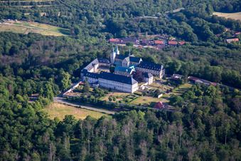 Vue aérienne de Monastère de Huysburg à le quartier Röderhof in Huy dans le département Saxe-Anhalt, Allemagne