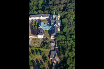 Monastère de Huysburg à le quartier Röderhof in Huy dans le département Saxe-Anhalt, Allemagne hors des airs