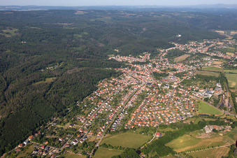 Vue aérienne de Avenue de Pâques à le quartier Gernrode in Quedlinburg dans le département Saxe-Anhalt, Allemagne