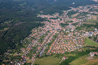 Vue aérienne de Avenue de Pâques à le quartier Gernrode in Quedlinburg dans le département Saxe-Anhalt, Allemagne