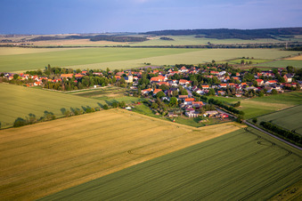 Vue aérienne de Quartier Radisleben in Ballenstedt dans le département Saxe-Anhalt, Allemagne